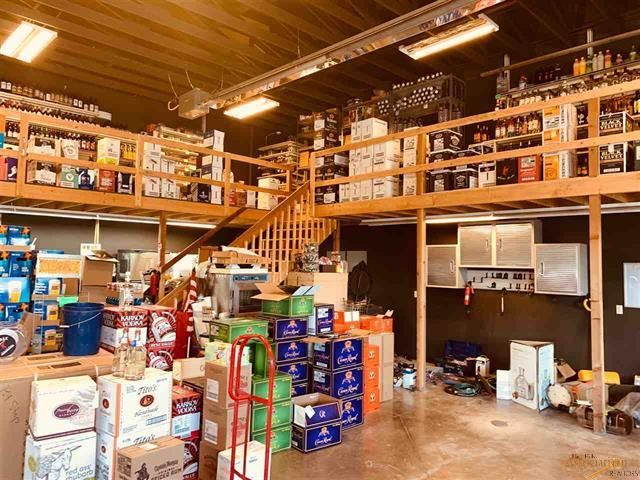 The Pit Stop: 8034 Stagestop Rd, Summerset, SD 57718
